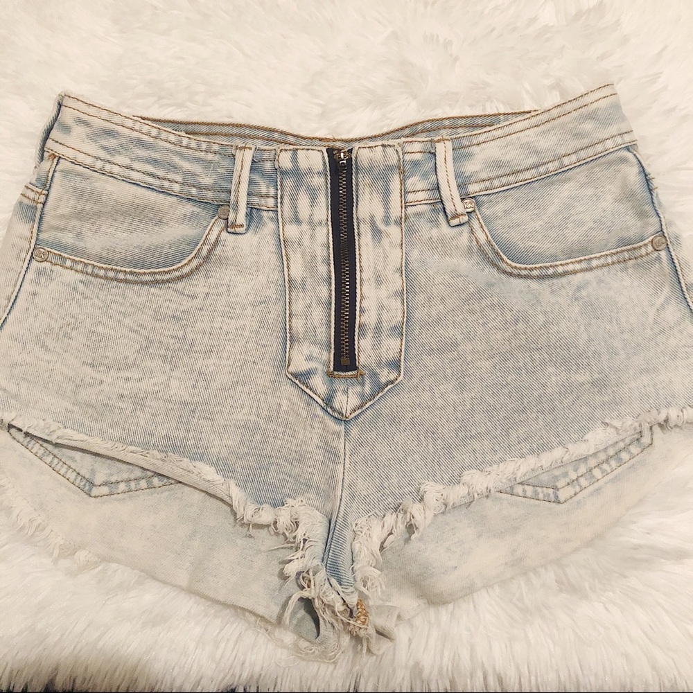 🚫SOLD🚫 Kendall and Kylie high wasted shorts - Picture 1 of 3